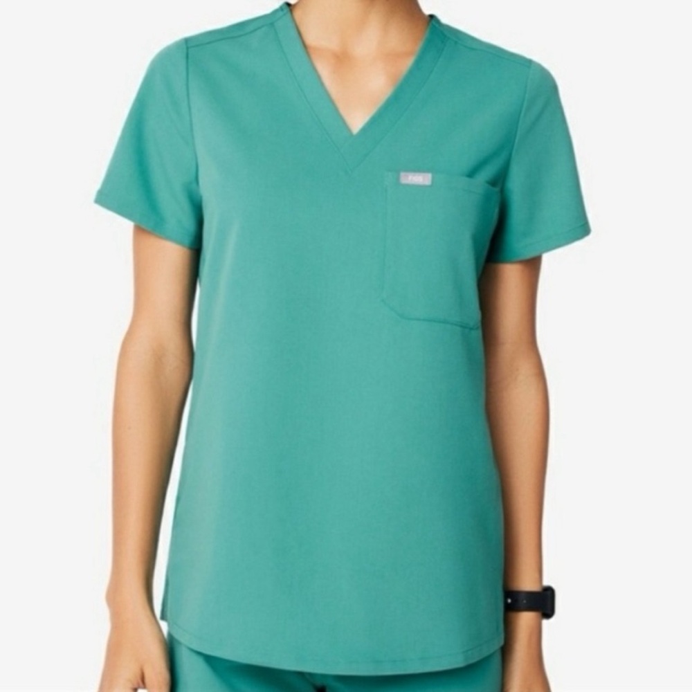 Figs Catarina Scrub top in Marine. Women’s XS